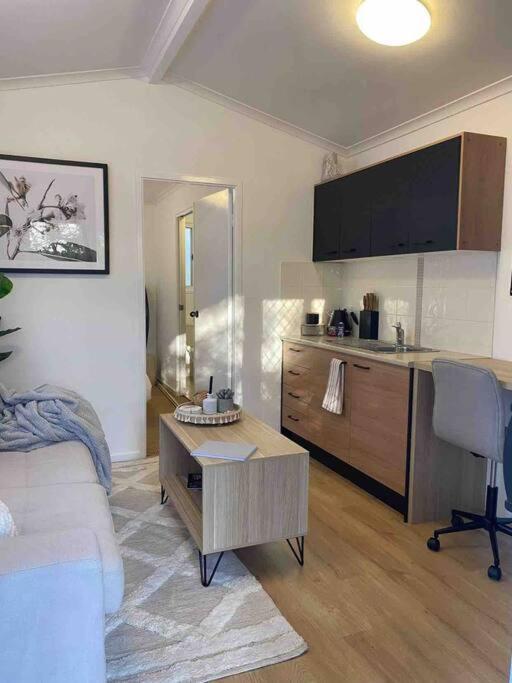 Apartment Hidden Pines - Close To Une/schools, Parkland View